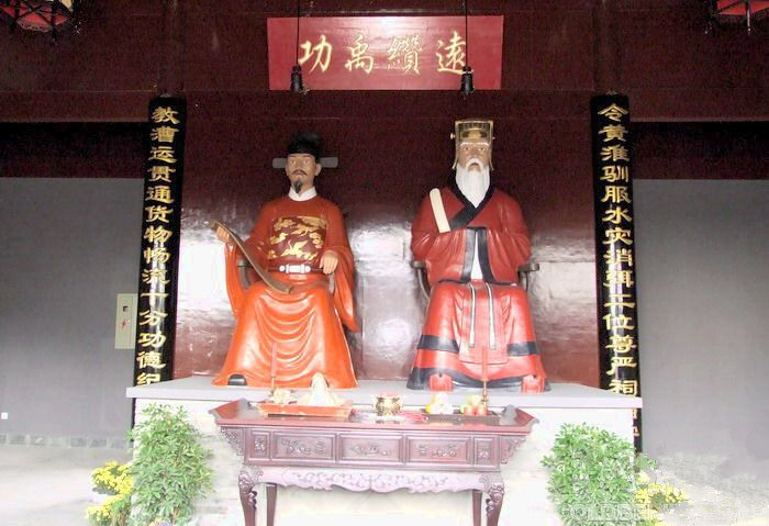 陳潘二公祠中的陳瑄雕塑（右）