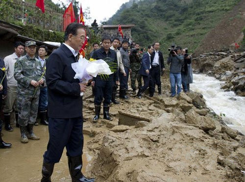 總理溫家寶抵達雲南昭通地震災區