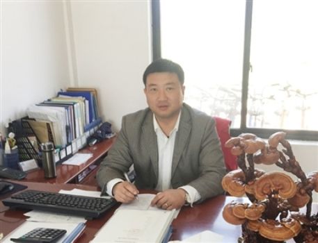 裴亮(上海都市菜園新天地企業管理公司工作人員) 裴亮(上海都市菜園新天地企業管理公司工作人員)