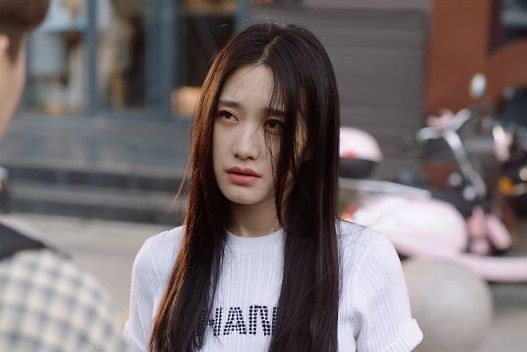 董依依(電視劇《追愛家族》中的女性角色) 董依依(電視劇《追愛家族》中的女性角色)