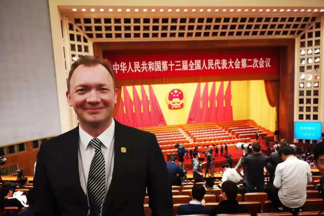謝平(中央廣播電視總台俄羅斯籍專家) 謝平(中央廣播電視總台俄羅斯籍專家)