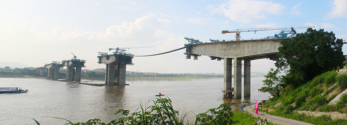 建設中的西江三橋
