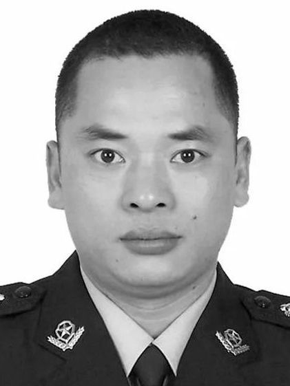 周文輝(肇慶市公安局高要分局治安管理大隊原二級警長) 周文輝(肇慶市公安局高要分局治安管理大隊原二級警長)