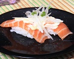 色拉鮪魚壽司