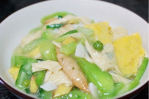 絲瓜煮蛋餃 絲瓜煮蛋餃