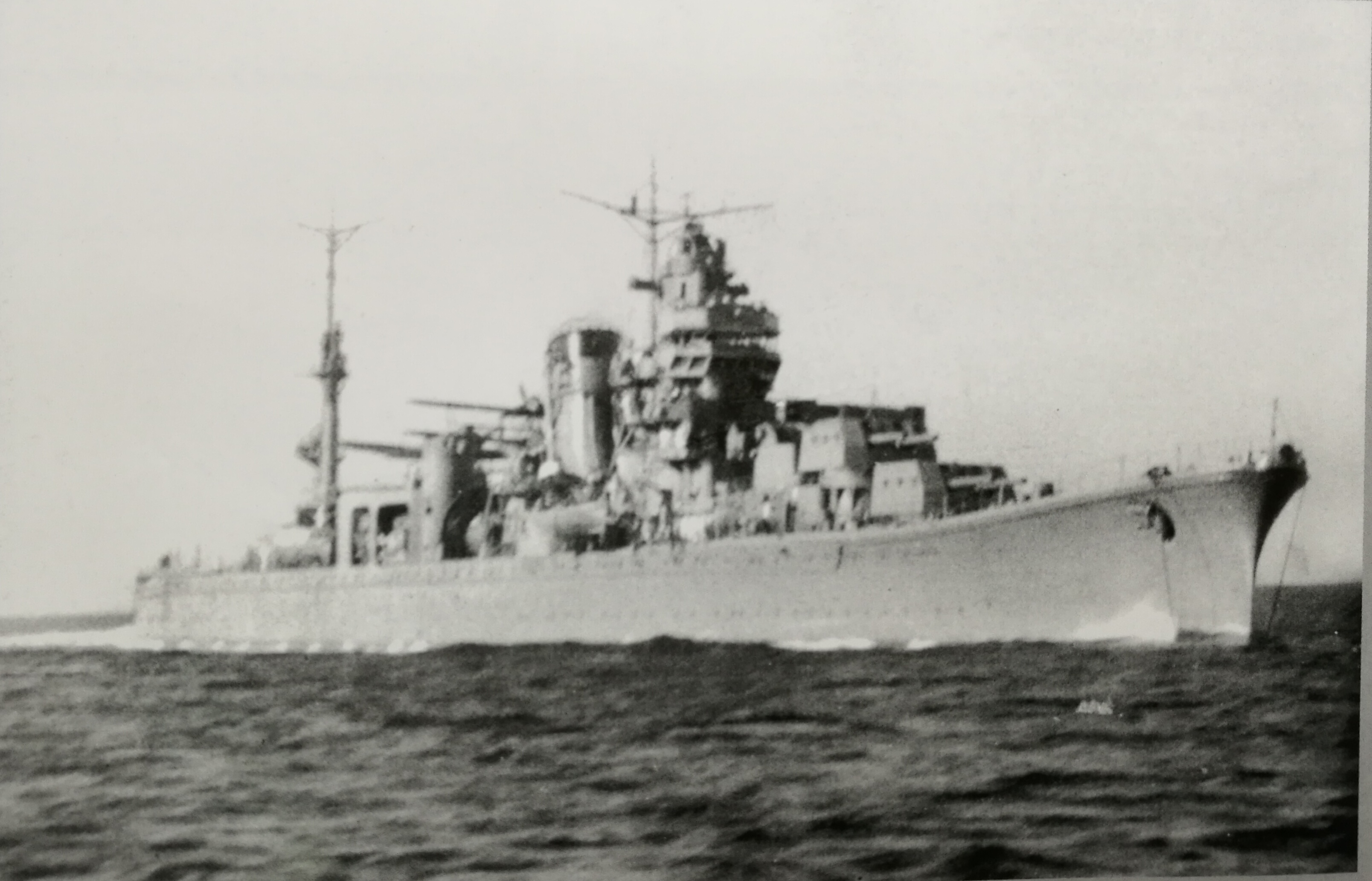 阿賀野於1942年10月在佐世保海域試航，搭載著九八式夜間偵察機