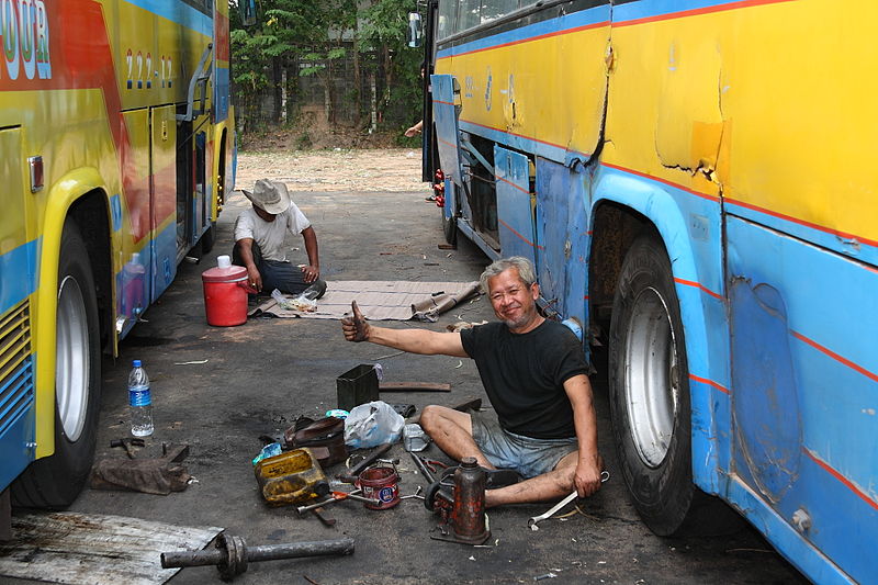 泰國貧民窟修車工