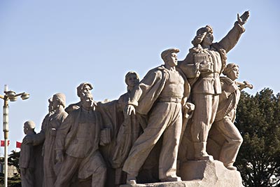 北京天安門廣場上的愛國主義教育雕塑