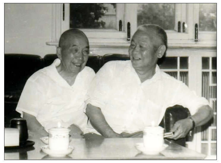 田恩民（右）和他的首長高克林在一起