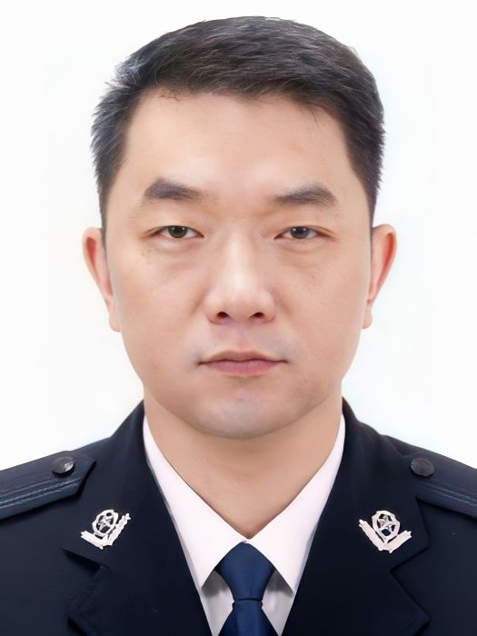 楊曉峰(廈門市集美區人民政府副區長、廈門市公安局集美分局局長、督察長) 楊曉峰(廈門市集美區人民政府副區長、廈門市公安局集美分局局長、督察長)