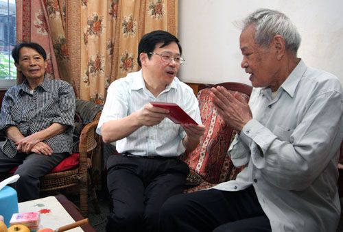 孫文臣(萊陽市史志辦公室編輯科科長,編輯) 孫文臣(萊陽市史志辦公室編輯科科長,編輯)