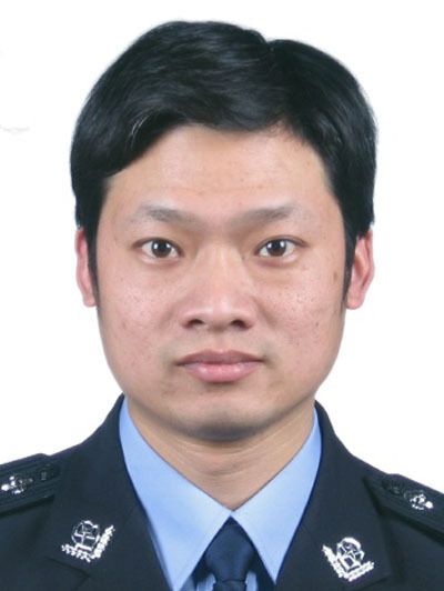 王利(山東省菏澤市曹縣公安局黨委副書記、政委、三級高級警長) 王利(山東省菏澤市曹縣公安局黨委副書記、政委、三級高級警長)