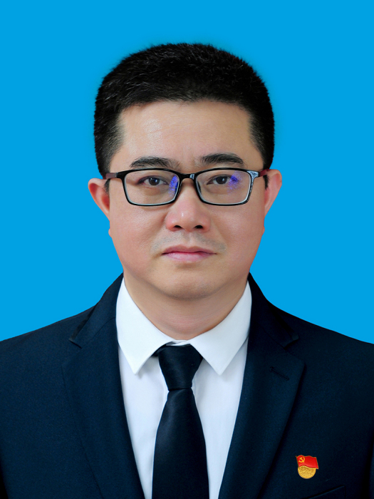 楊勇(四川省峨眉山市紀委副書記、市監委副主任)