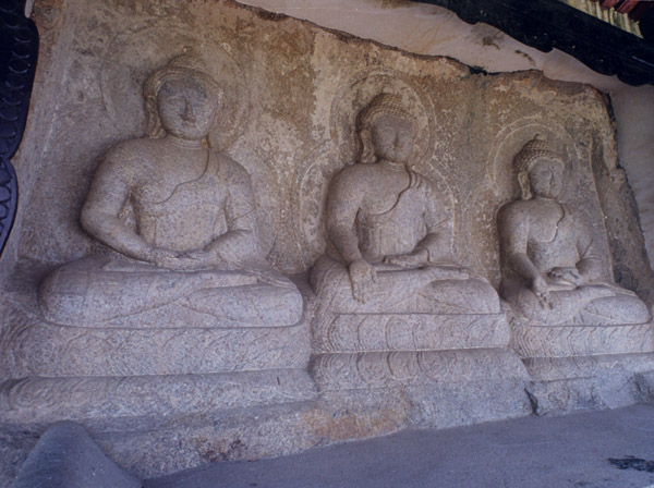 喇嘛教三世佛造像