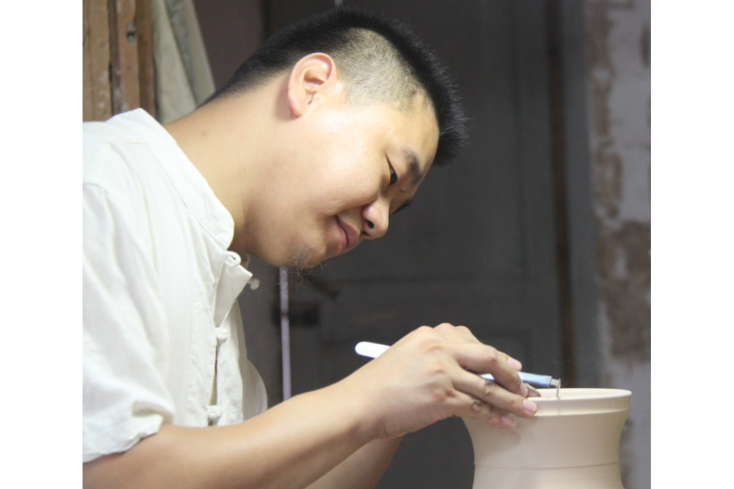 黃順明(浙江省工藝美術大師，玉德青瓷負責人)