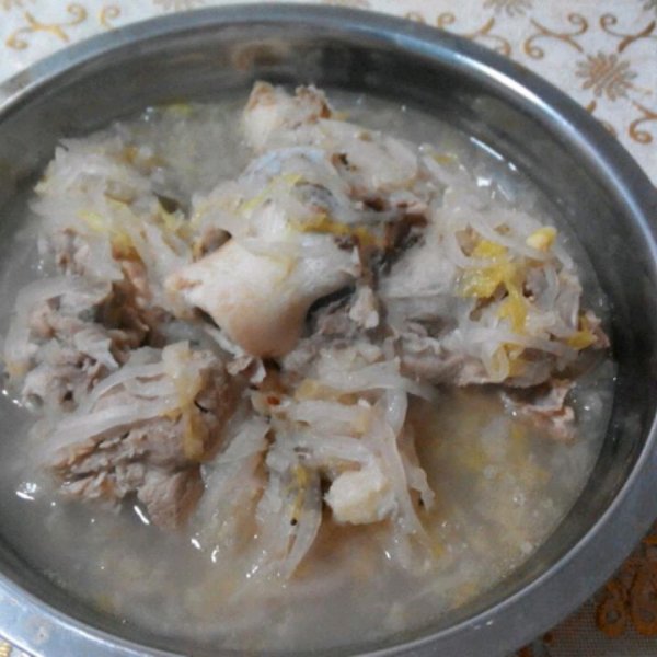東北酸菜骨頭燉凍豆腐