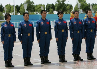 從左至右：王亞平、張曉光、聶海勝、劉洋、劉旺、景海鵬