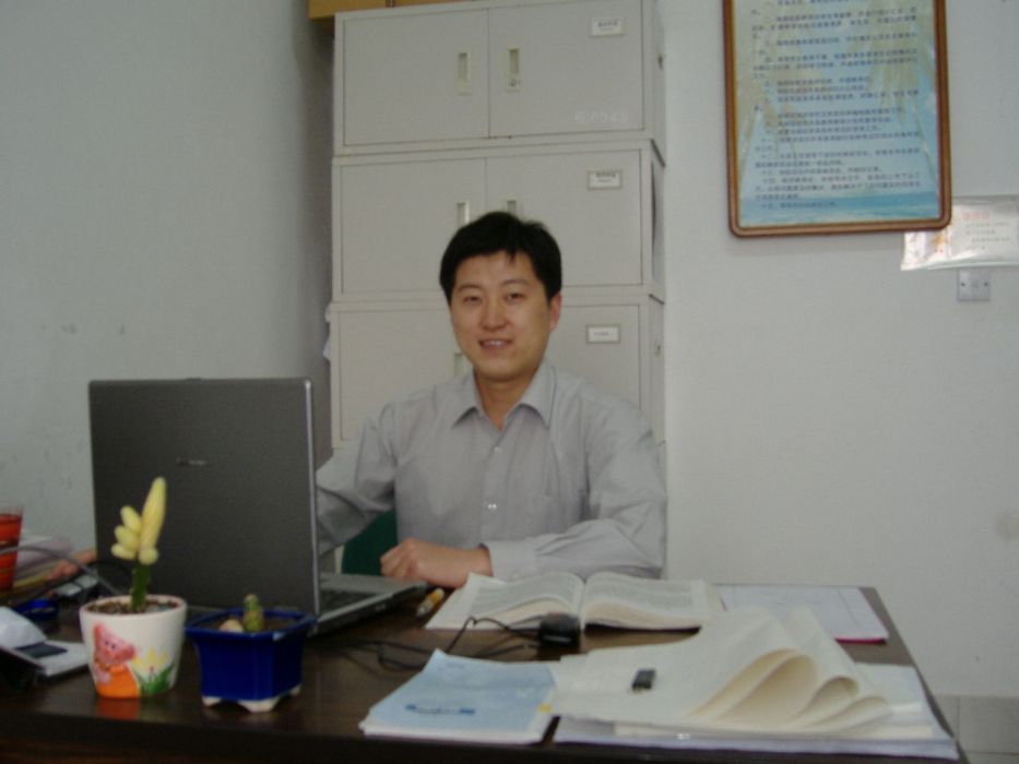 劉富鑫(濱海學院機電工程學院院長助理) 劉富鑫(濱海學院機電工程學院院長助理)