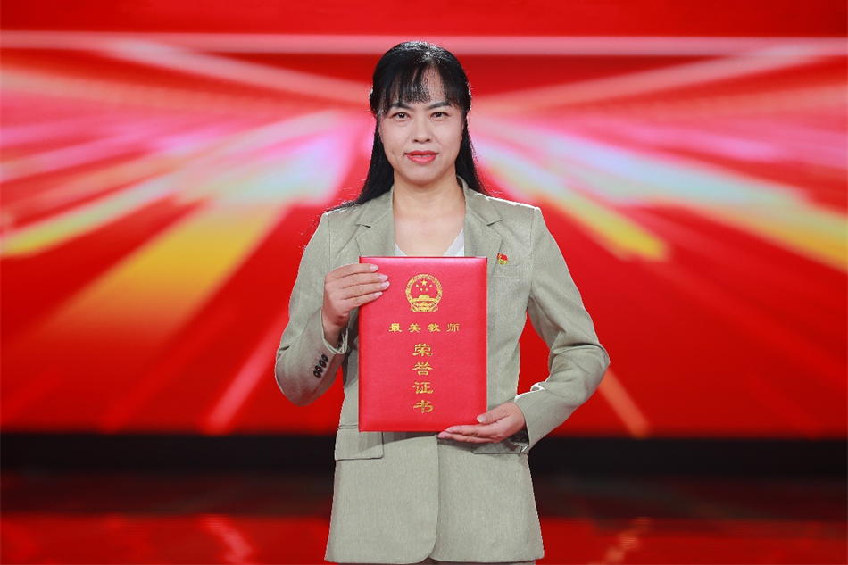 熊碧芳(廣西壯族自治區荔浦市特殊教育學校黨支部書記、校長) 熊碧芳(廣西壯族自治區荔浦市特殊教育學校黨支部書記、校長)