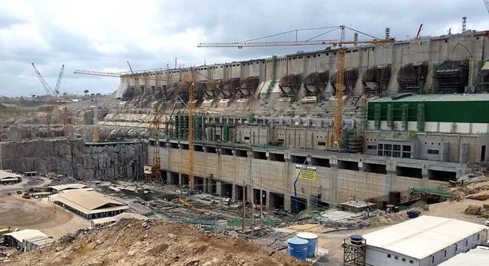 建設中的巴西美麗山水電站