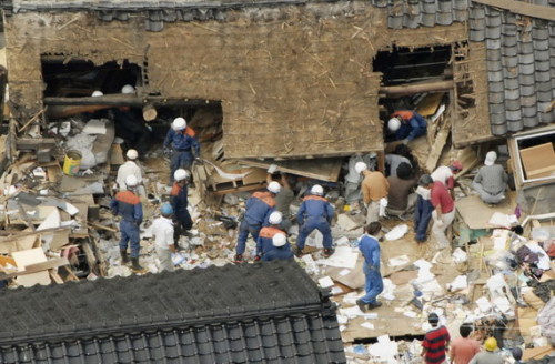 新潟及長野兩縣共有800多棟房屋損毀