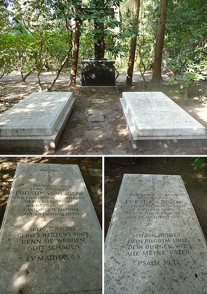 比洛（右）和他妻子（左）的墓地