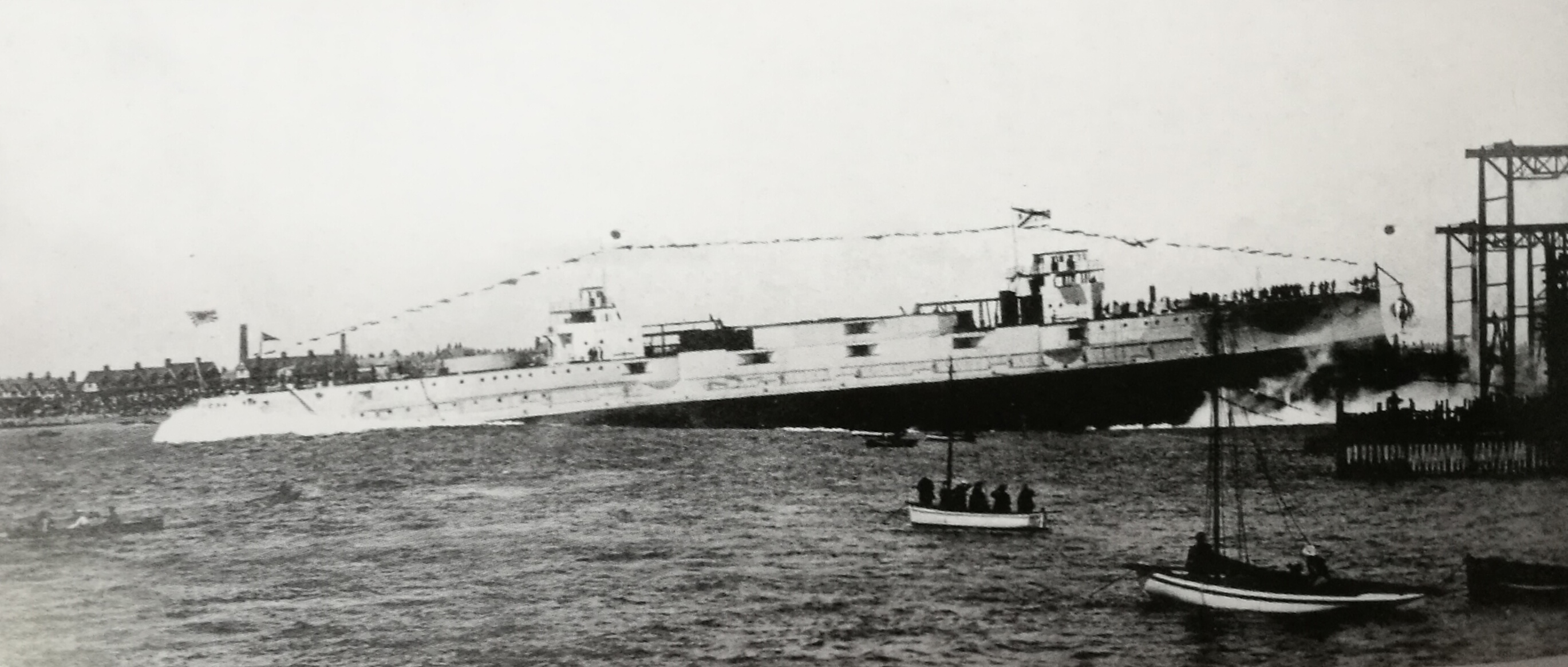 香取號，攝於1905年7月4日在英國維克斯公司下水時