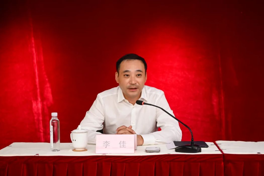 李佳(上海市建築裝飾工程集團有限公司黨委副書記、董事長) 李佳(上海市建築裝飾工程集團有限公司黨委副書記、董事長)