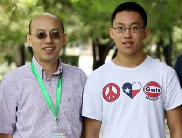 黃汲清和他的父親在北京體育大學