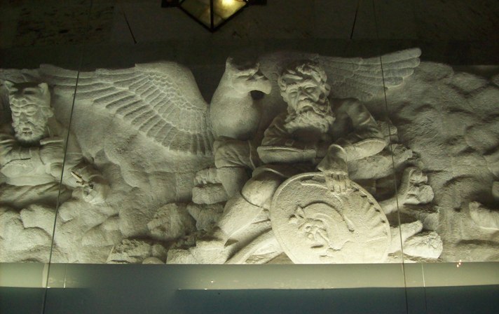 馬什哈德的波斯神話雕像