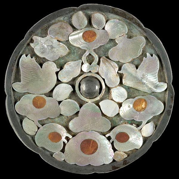 珍珠母嵌花青銅鏡