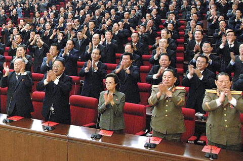 金敬姬（左三）被任命為朝鮮人民軍大將