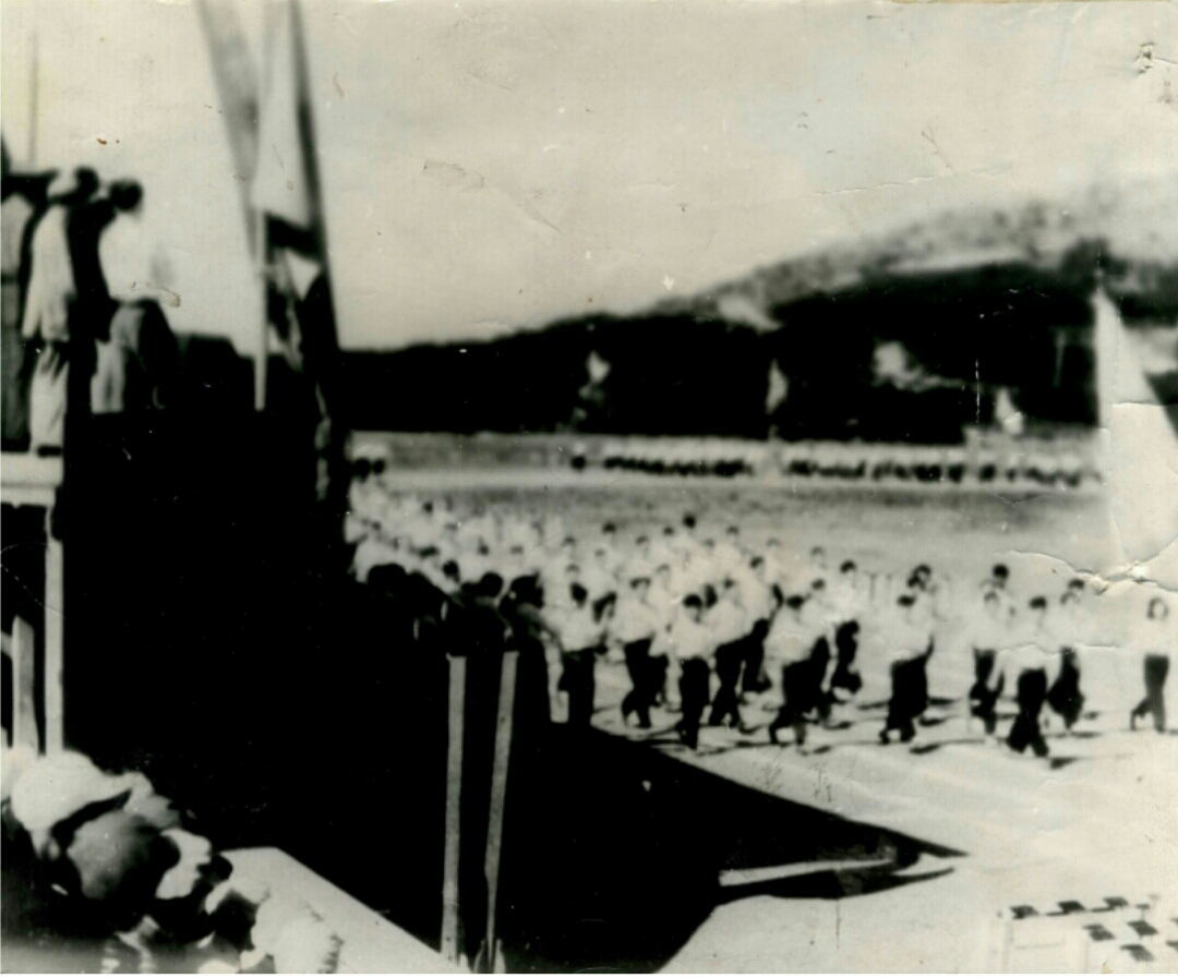 1950年，學校運動隊 參加市運動會入場情景