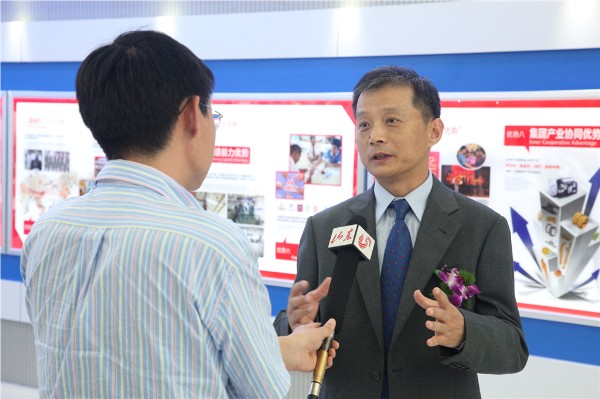 江奎先生在接受山東衛視採訪