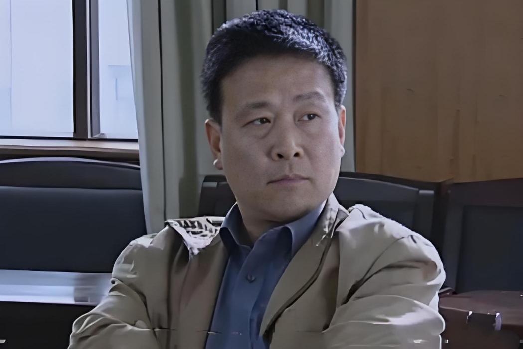 覃康(劇情劇《國家幹部》中的角色，由演員卞濤飾演)