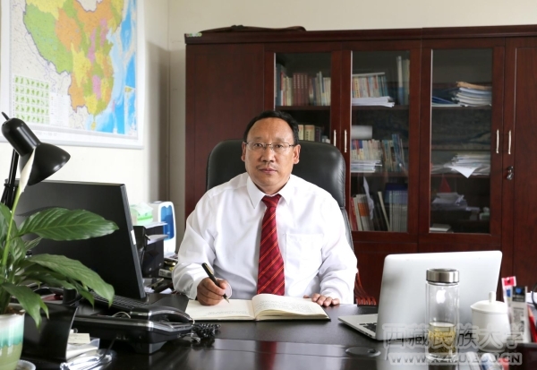 歐珠(西藏民族大學黨委書記、副校長)
