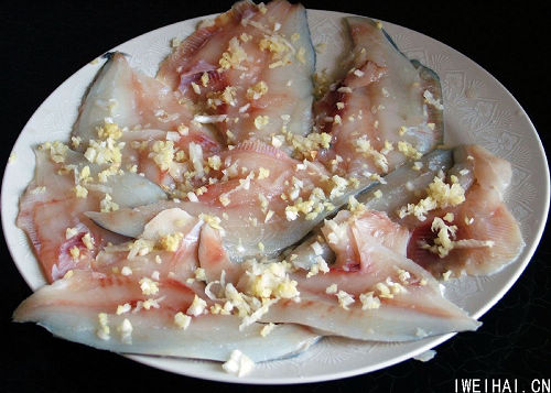 蒜苔燒金鯧魚