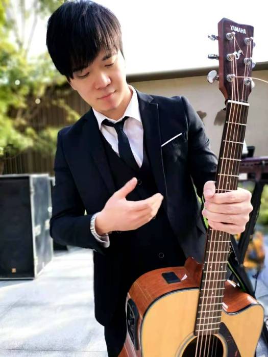 王奇(獨立音樂人、山西省音樂家協會會員、唱作人) 王奇(獨立音樂人、山西省音樂家協會會員、唱作人)