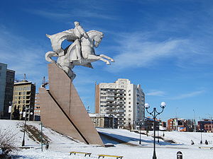 在家鄉的普利耶夫雕像