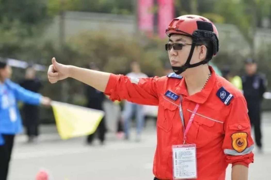 王星宇(晉中市祁縣天龍救援隊後勤組副組長) 王星宇(晉中市祁縣天龍救援隊後勤組副組長)