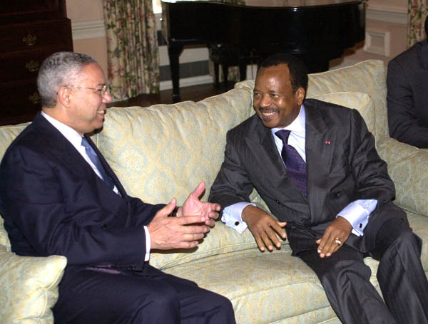 2002年9月在紐約會見美國國務卿鮑威爾