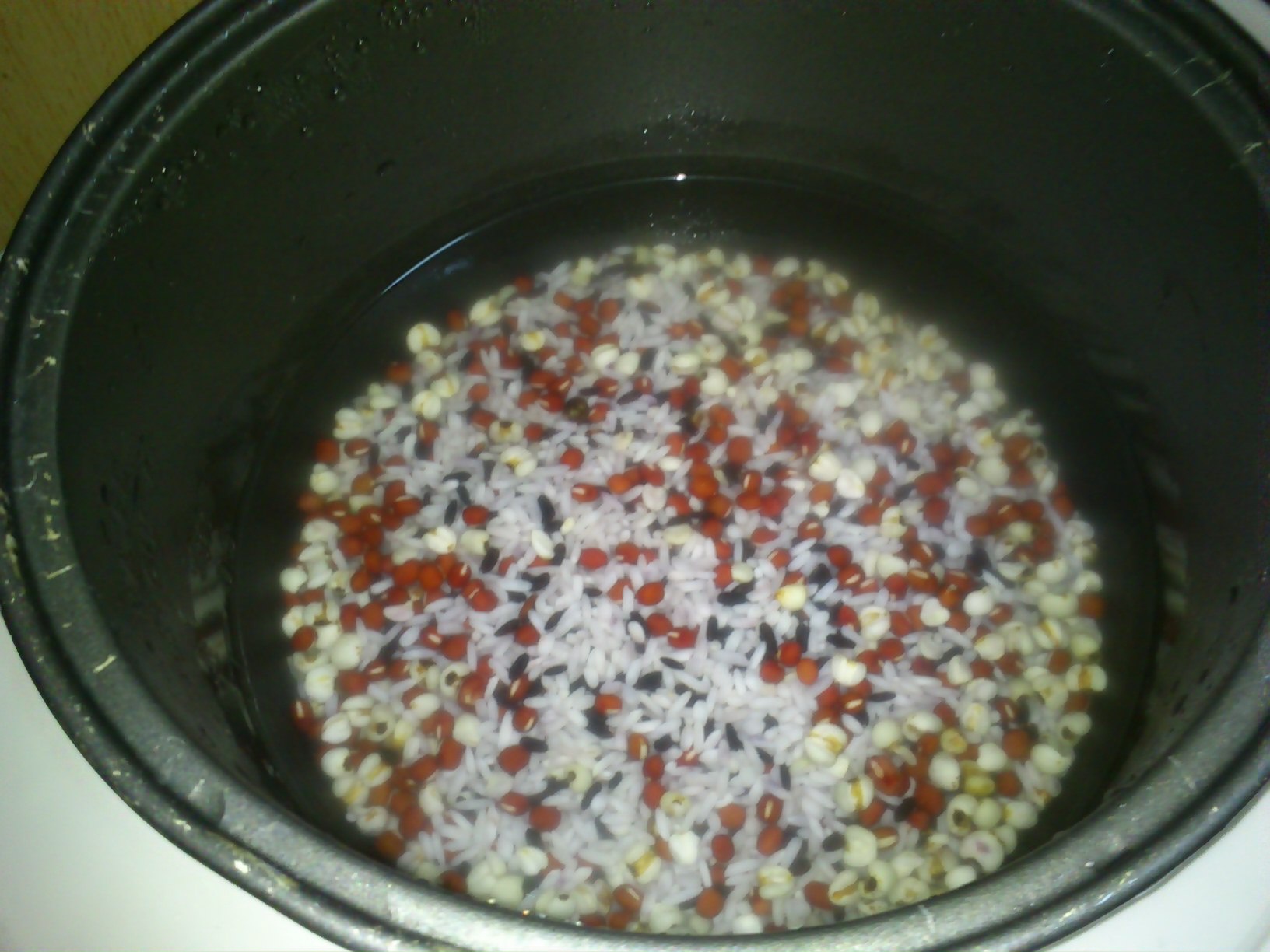 紅豆小米薏米黑米粥