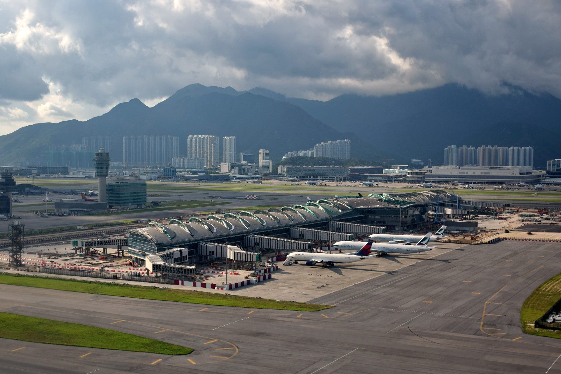 香港國際機場中場客運廊