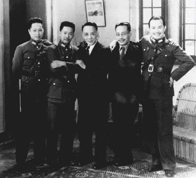 1938年黃琪翔（右）、郭沫若、張發奎、葉挺