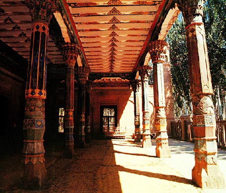 新疆喀什阿帕克和卓麻扎禮拜寺的大柱