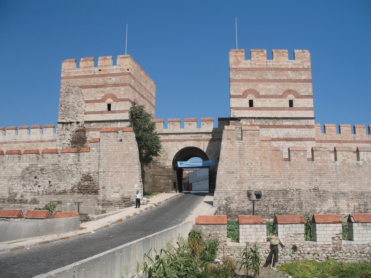 第二軍用城門