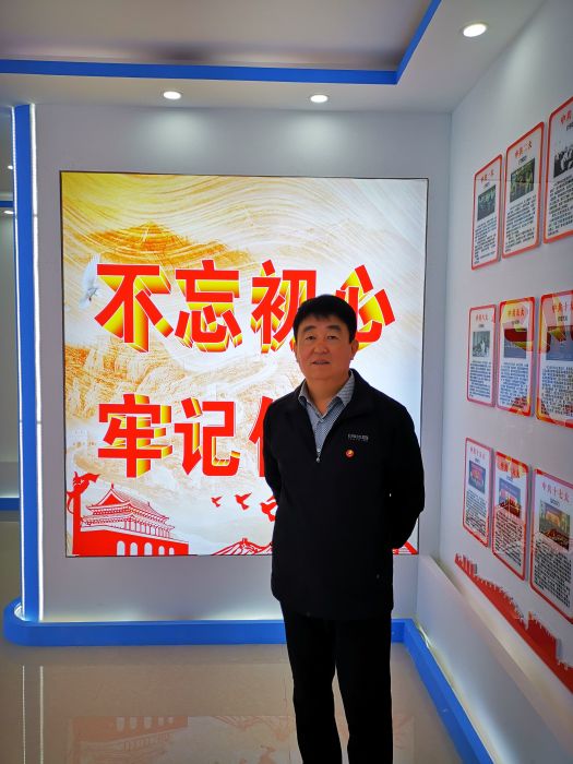 馬勇(吳忠同心縣豫海鎮新華社區黨支部書記、主任) 馬勇(吳忠同心縣豫海鎮新華社區黨支部書記、主任)