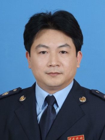 吳忠(廣西梧州藤縣稅務局黨委委員、副局長) 吳忠(廣西梧州藤縣稅務局黨委委員、副局長)