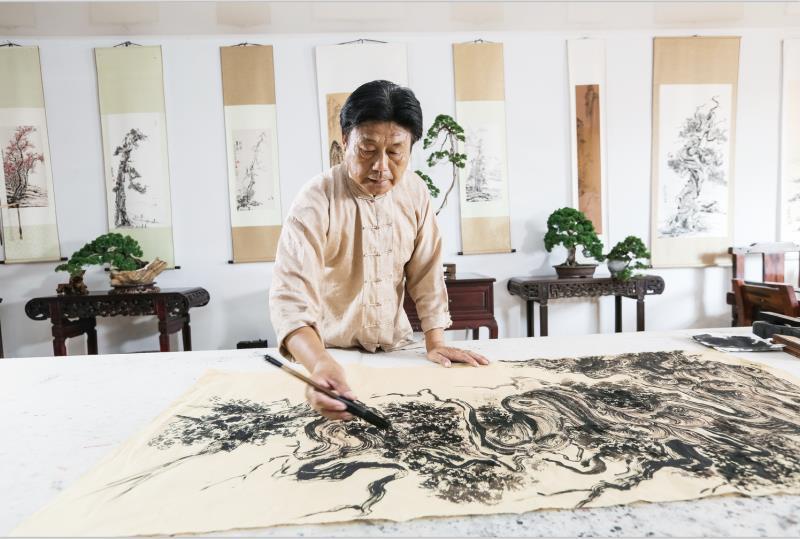 王恆亮(中國籍藝術家) 王恆亮(中國籍藝術家)