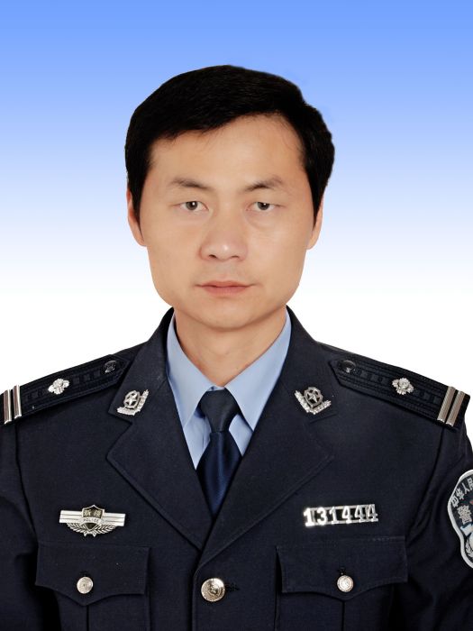 李虎(新疆博湖縣副縣長,縣公安局黨委書記、局長、督察長,兼任縣委政法委副書記) 李虎(新疆博湖縣副縣長,縣公安局黨委書記、局長、督察長,兼任縣委政法委副書記)
